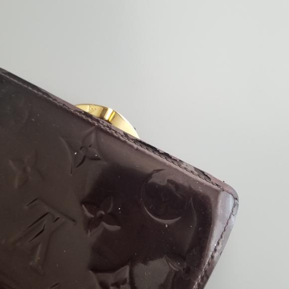 LOUIS VUITTON Classic Signature print - Picture 8 of 13